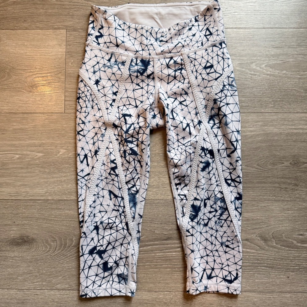 Lululemon‎ Run Inspire Crop Leggings Navy White Geometric Shibori Print Size 4